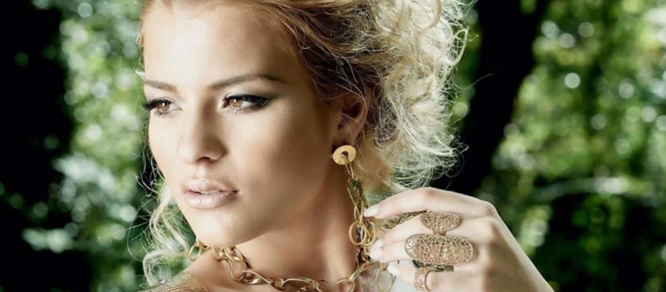 Ραφαέλα Πλαστήρα: Δέχτηκε επίθεση στον διαγωνισμό Miss World - «Με έσπρωξε επίτηδες - Ήμουν σε καροτσάκι δύο μέρες»